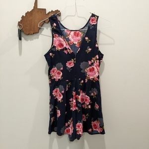 Floral romper sz Small